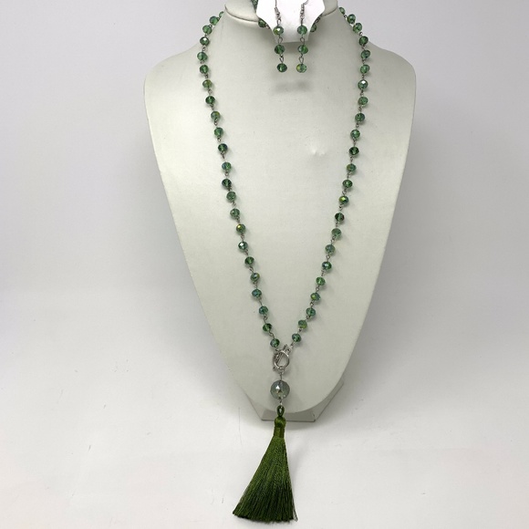 Carol For Evagraham Jewelry - 🎁2/$15SETGreen Tassel Necklace & Beaded Earrings!